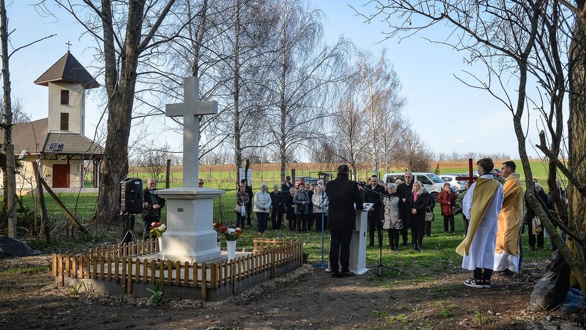 A kereszt felszentelése a jövőbe vetett hit és remény bizonyítéka