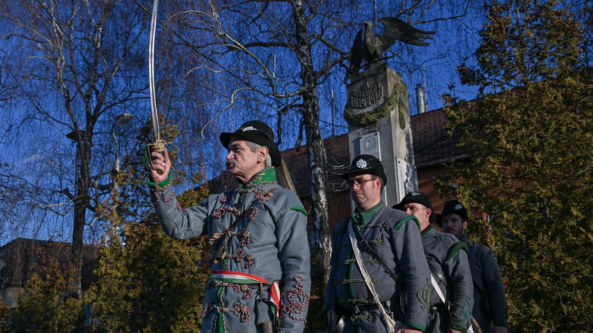 A Tarna-völgyi Huszár és Katonai Hagyományőrző Találkozó katonai tiszteletadással és koszorúzással ért véget