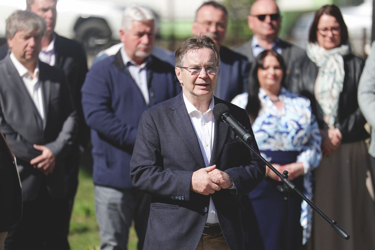 Dr. Pajtók Gábor, Eger és térségének országgyűlési képviselője találkozott a polgármesterekkel, akik a Magyar Falu Program lehetőségeiről is hallhattak tájékoztatást Fotó: Huszár Márk