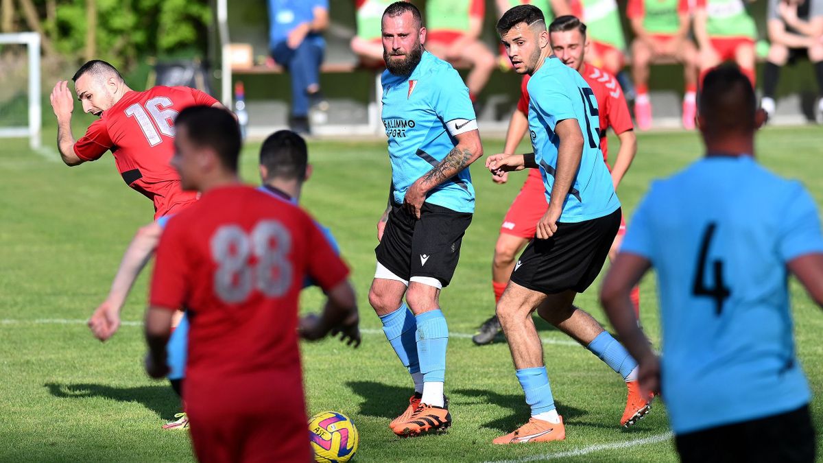 A Heréd LC csapatkapitánya, Tari Szabolcs (középen) szerint egy gól dönt a Lőrinci VSC ellen