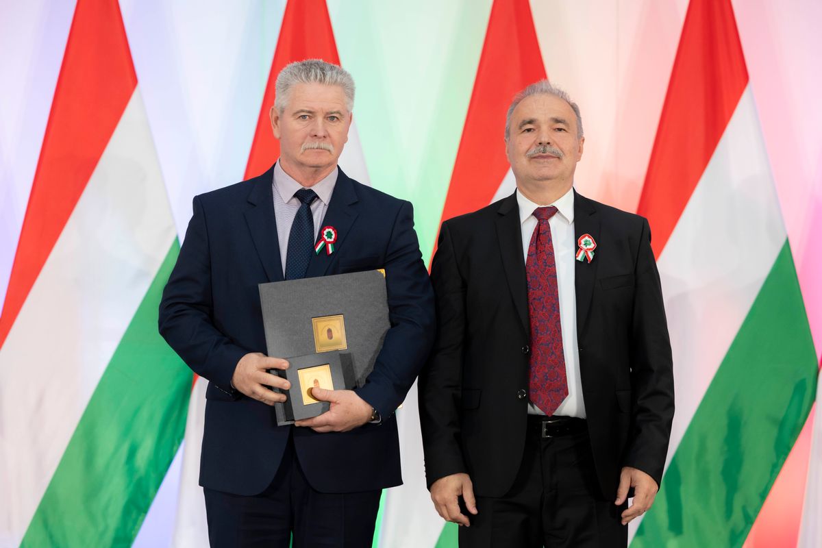 Koren Csaba Mihály, az Állami Ménesgazdaság Szilvásvárad telephelyvezetője Konkoly-Thege Sándor díjat vett át Nagy István agrárminisztertől