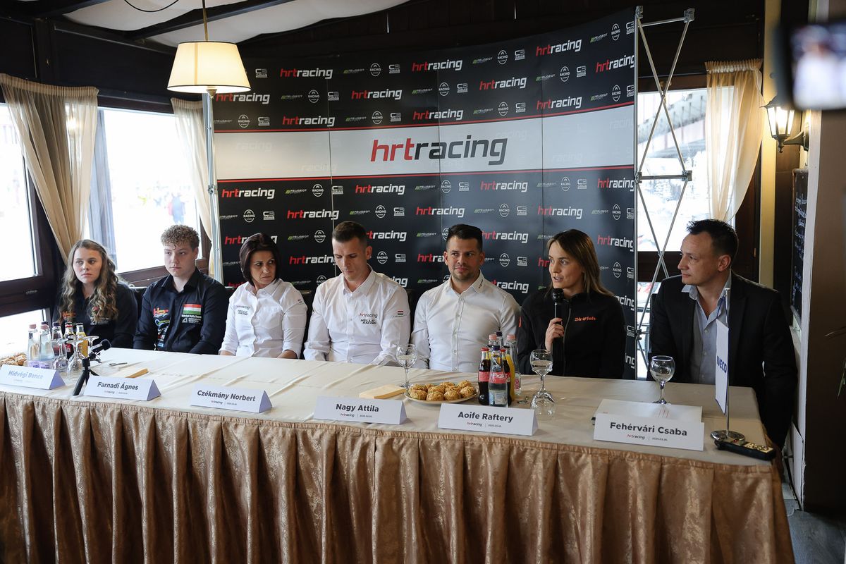 A HRT Racing Szezonkezdő sajtótájékoztatója A képen: Molnár Fanni, Hídvégi Bence, Farnadi Ágnes, Czékmány Norbert, Nagy Attila, Aoife Raftery
