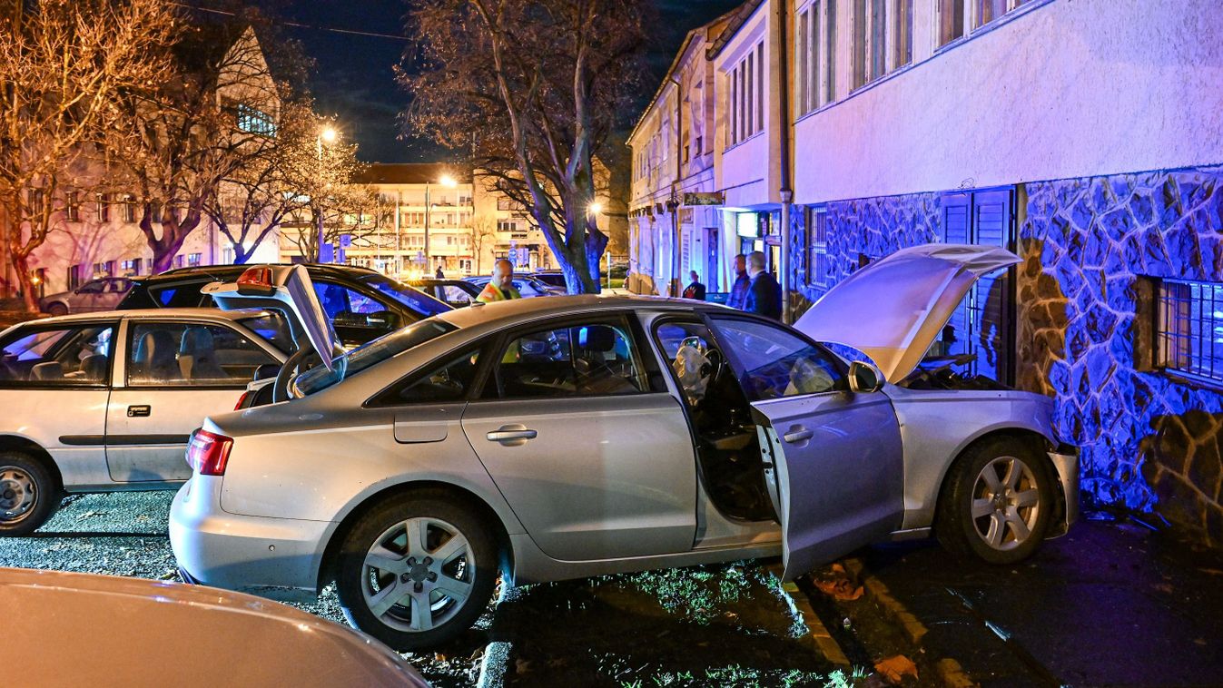 Így ment neki a falnak az autó Egerben, mutatjuk a részleteket