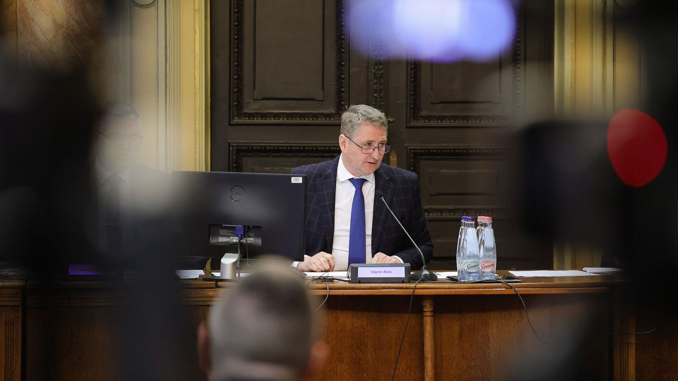 Húszmillióval támogatja a rendőrséget az egri önkormányzat
