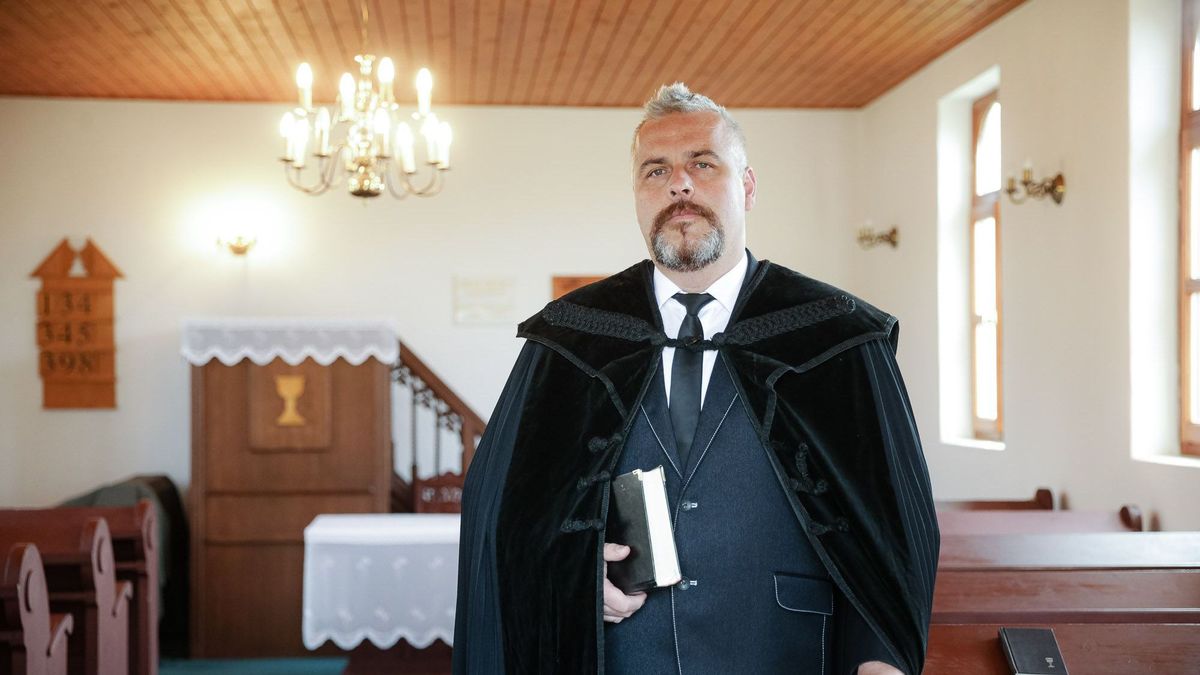 Jézus Krisztus a válságba jutott ember váltságát vette magára, emelte ki Hajdu László