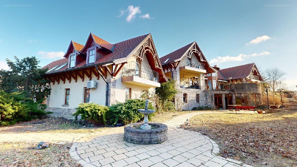 Az impozáns egri villa