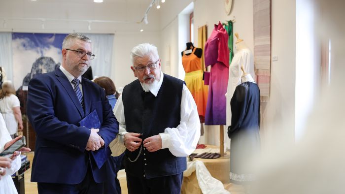 Hagyomány és Divat - Kiállítás a Bartakovics Béla Közösségi Házban
