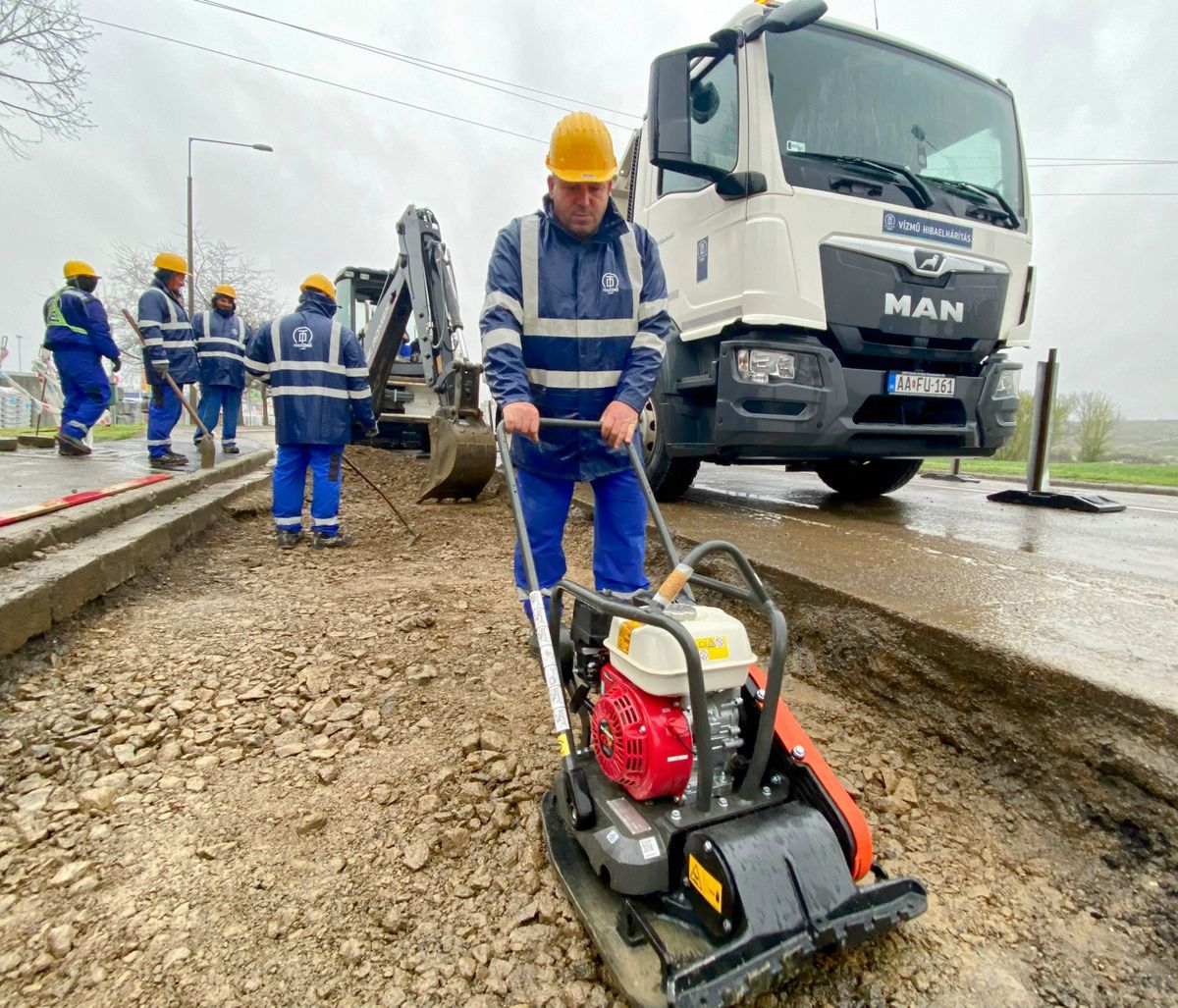 Az útlezárás a heléyreállítás után megszűnik