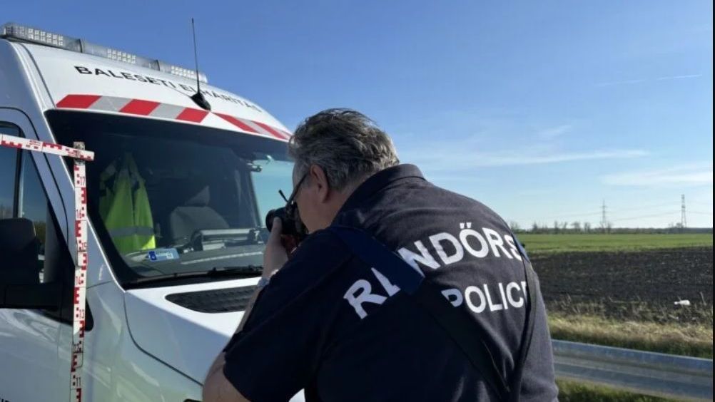 Baleset az M1-esen: drónnal ütközött az útellenőr
