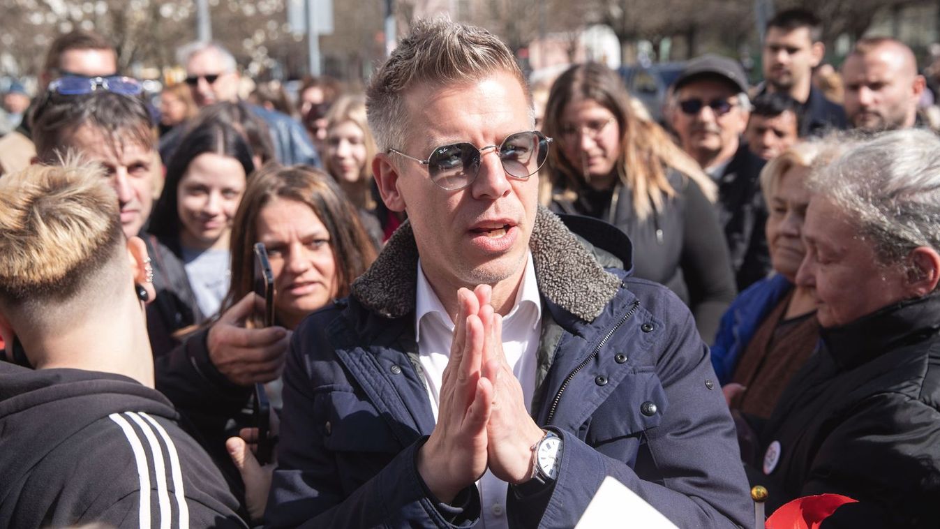 Magyar Péter rendezvényén gyűlöletkeltő módon ábrázolták Orbán Viktort