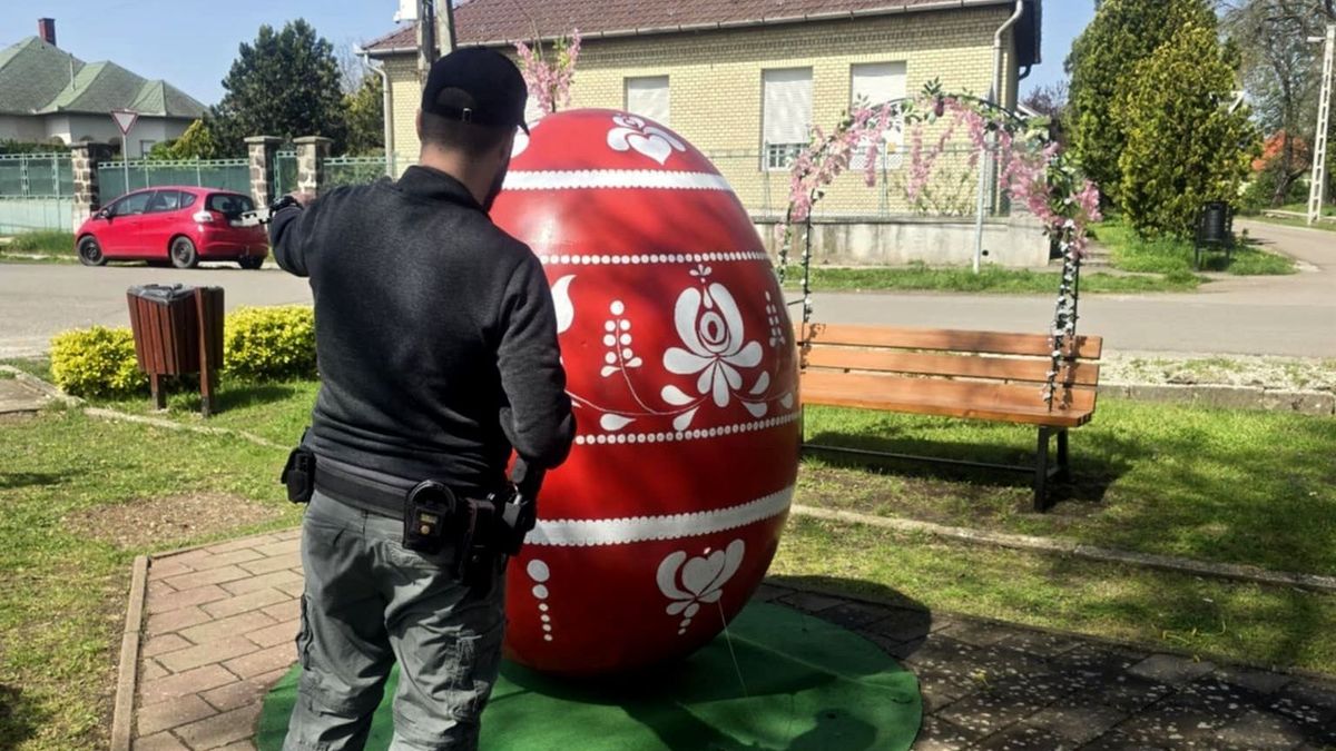 Megrongálták Karácsondon a húsvéti dekorációt, szúrások és horpadások csúfítják a tojást