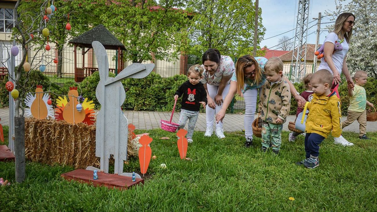 A vámosgyörki bölcsőde kertje a boldog tojáskeresés helyszíne lett