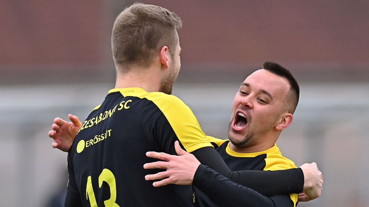 Oláh Norbert (szemben) és Pataki Viktor szívesen lejtene örömtáncot, ha győzne a Füzesabony SC-Erőss út csapata