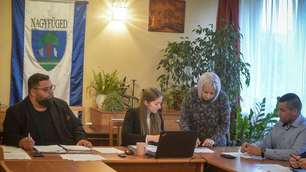 A képviselők a jegyzőkönyvben aláírásukkal is hitelesítették a szavazatukat