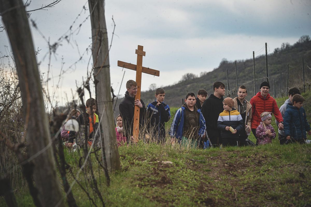 A nagypénteki keresztút-járás mellett rengeteg érdekes népszokásunk is fennmaradt