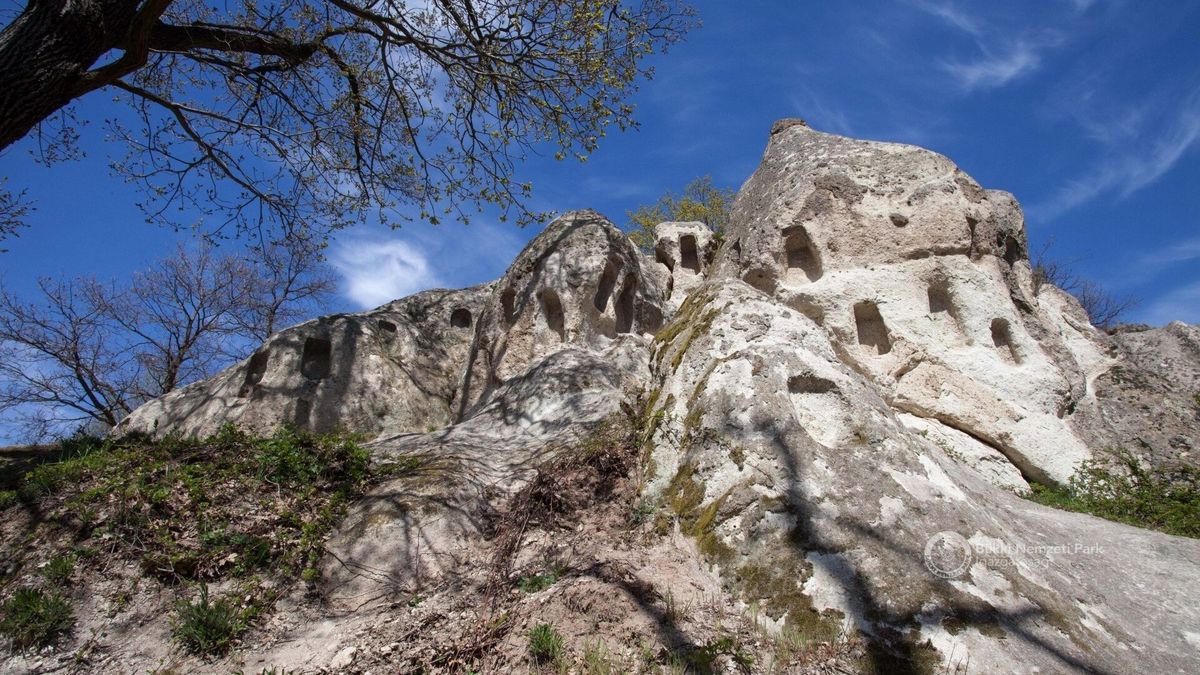 túra, Szomolya, kaptárkövek