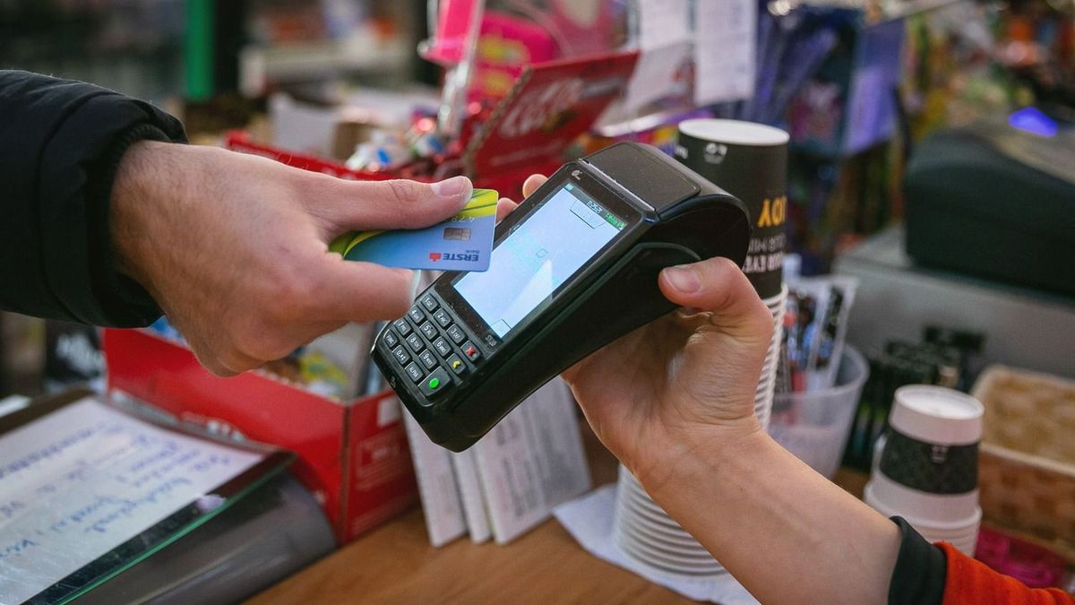 Lopott bankkártya: más bankkártyájával vásárolgatott a férfi, többször sikeresen, többször sikertelenül.