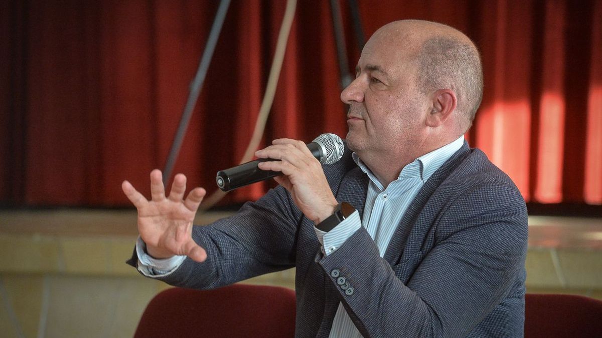 Császár Zoltán a Digi álláspontjával ismertette meg a gyűlés résztvevőit