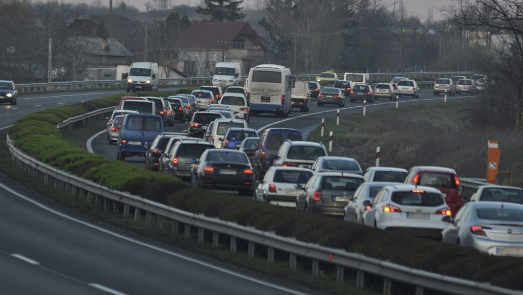 Újra kilométeres a torlódás az M3-ason