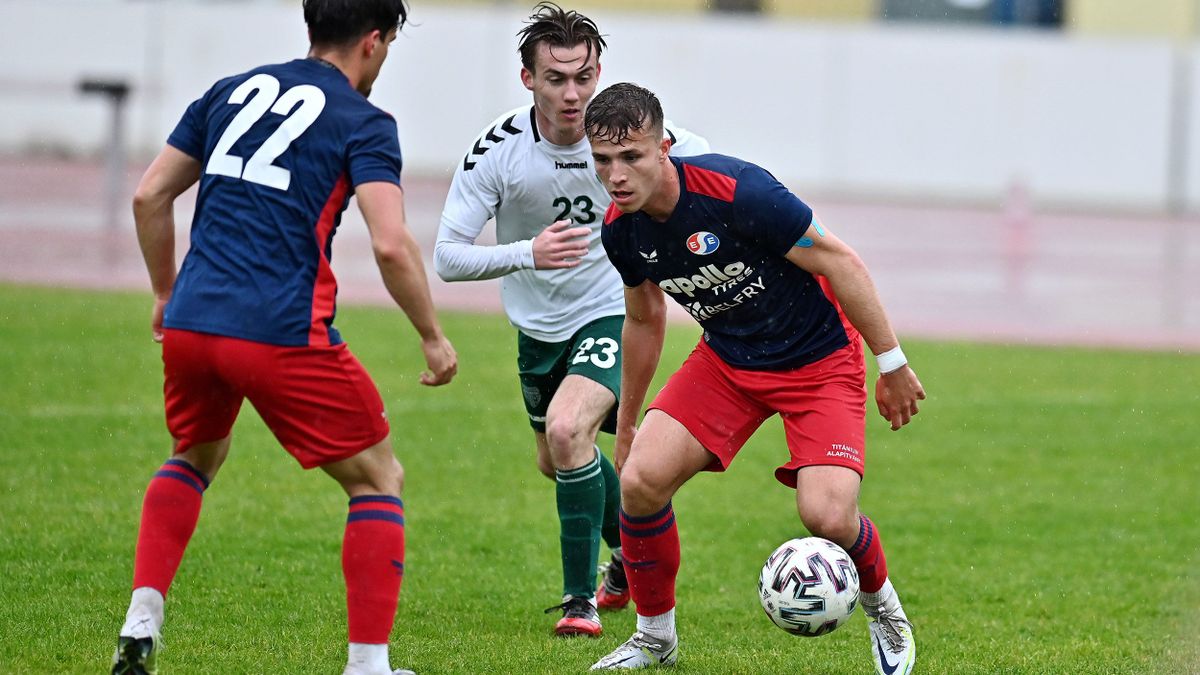 Az Eger SE győztes gólját Farkas Gábor (a labdával) szerezte