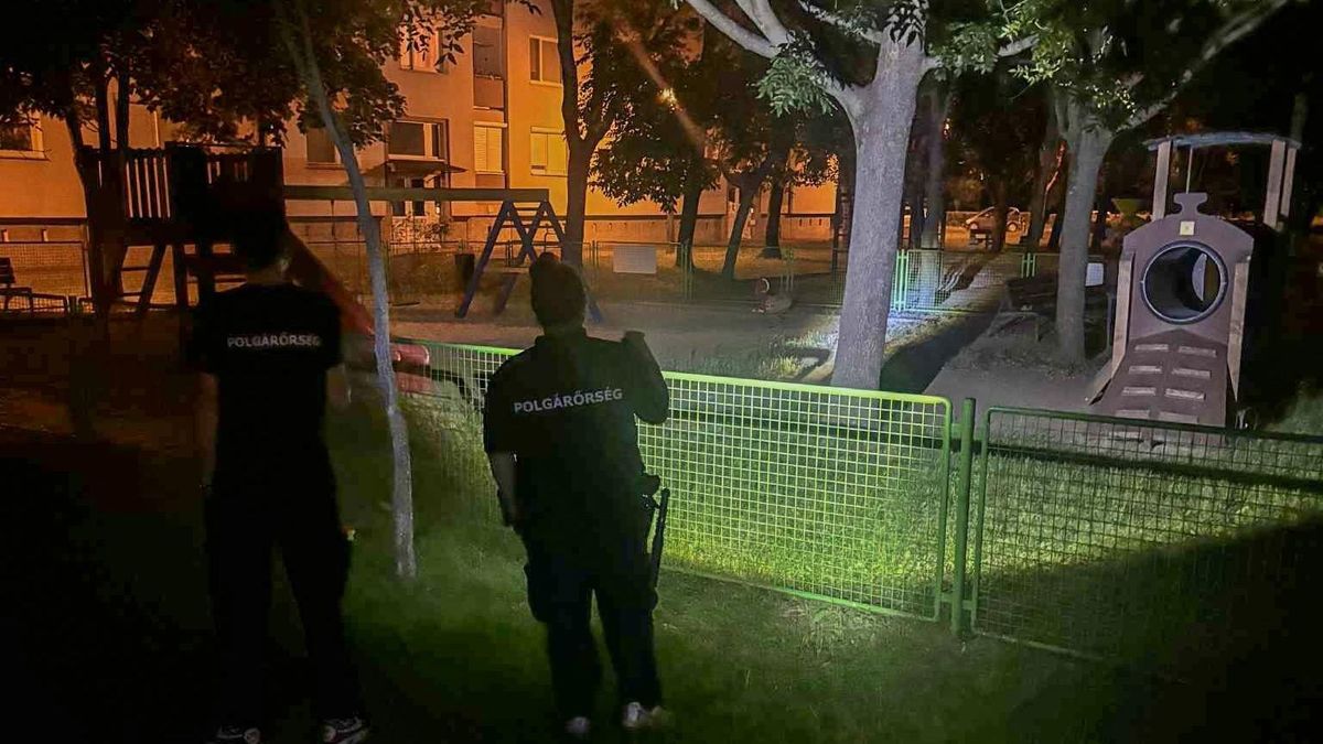 A játszótér környékét is ellenőrzik a polgárőrök város szerte Forrás: Molnár Tibor Facebook oldala