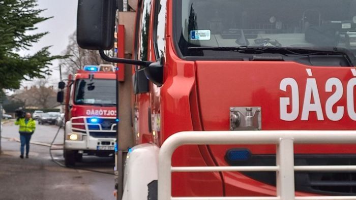Kigyulladt egy autó az M3-ason