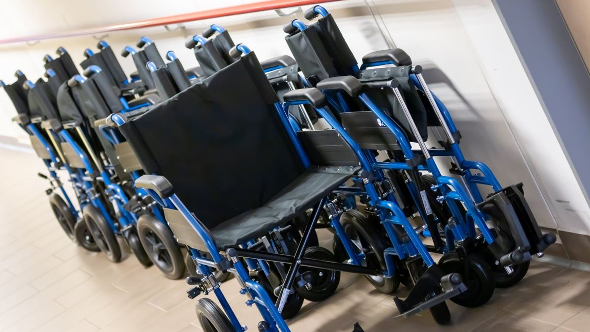 A betegek szállítását segítik az egri kórházba érkezett eszközök