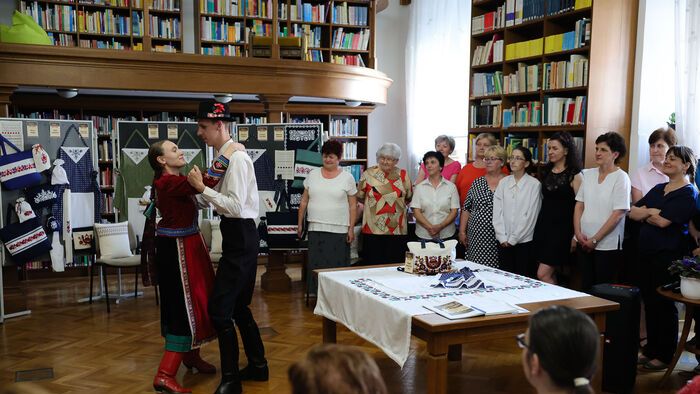 Öltögető hímző szakkör kiállításmegnyitó az egri egyetemen