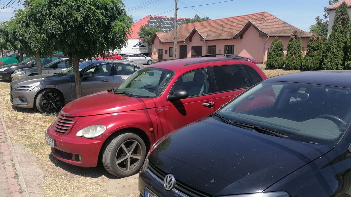Extrém hőség esetén, ha hosszabb ideig parkolunk, lehetőleg ne a tűző napon hagyjuk az autónkat