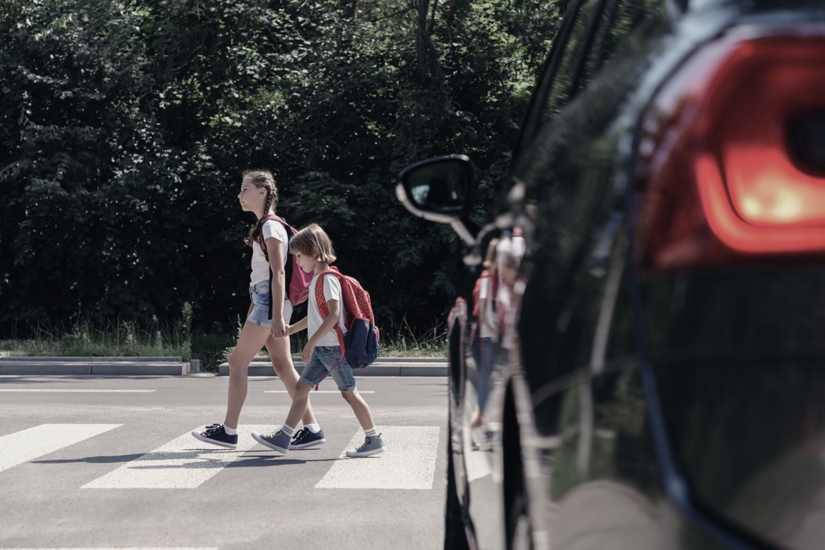 A nyári szünetben fokozottan figyeljünk az utcán közlekedő gyermekekre
