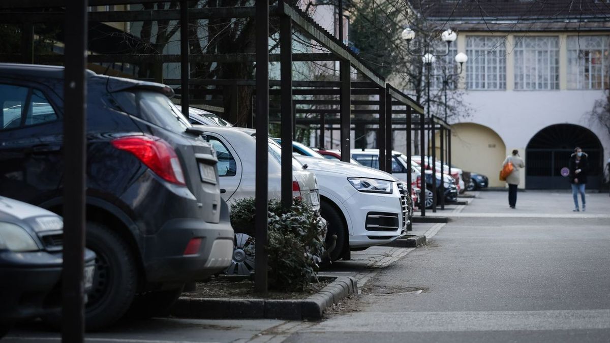 A parkolás időről időre előbukkanó téma Egerben is Fotó: Huszár Márk