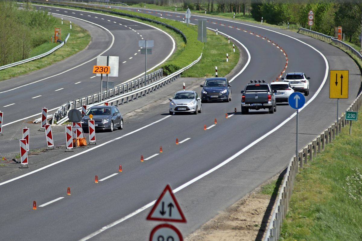 Újabb akadály az M3-ason