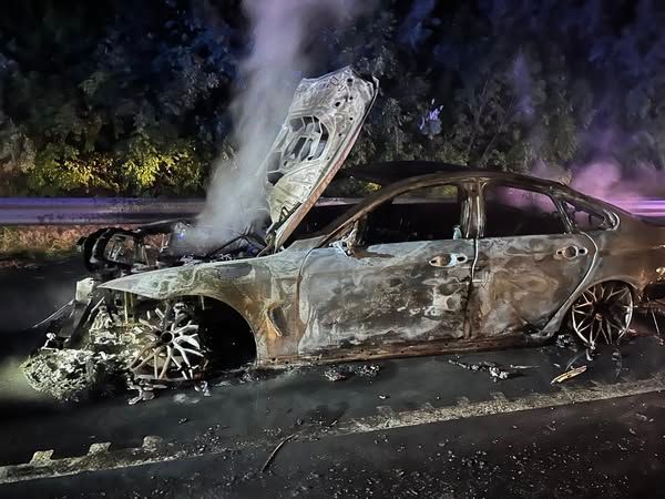 Az M3-ason kigyulladt autó