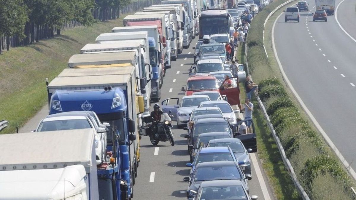 Ezt minden sofőrnek látnia kell: brutális a dugó az M3-ason