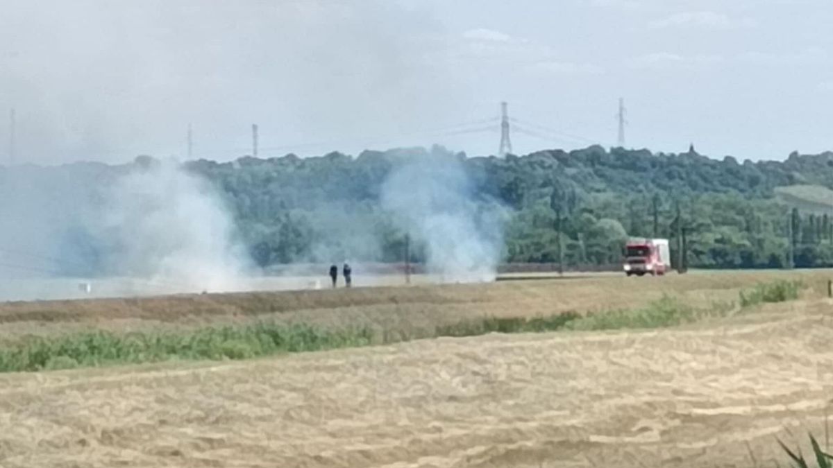 Leszakadt egy vagy több nagyfeszültségű kábel Lőrinci határában