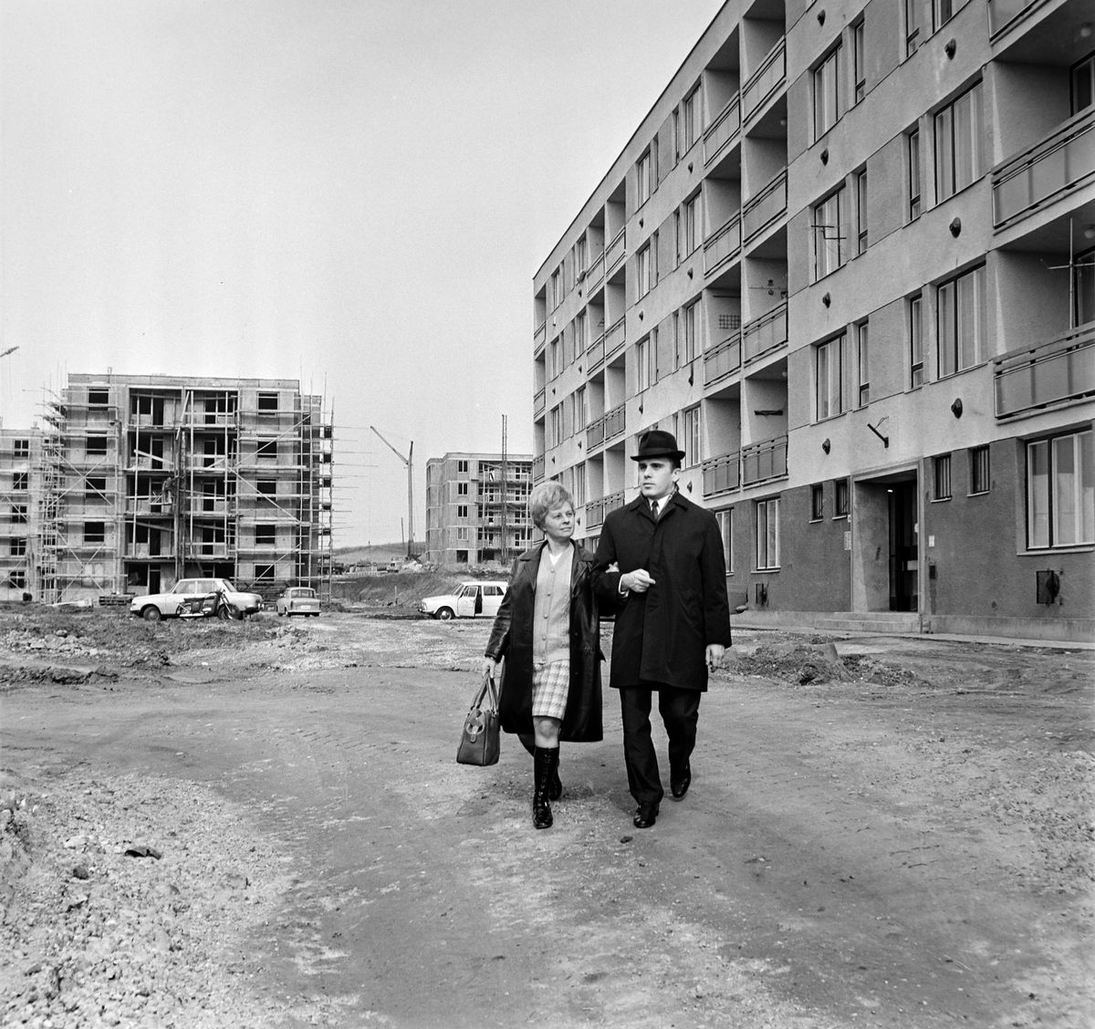 Új lakók a Cifrakapu utcában, az épülő Csebokszári lakótelepen 1974-ben