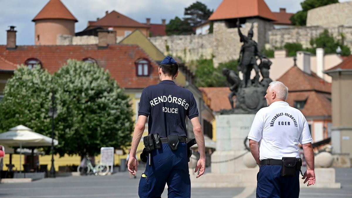Bejelentette a polgármester, rendőrökre lesz szükség Eger belvárosában