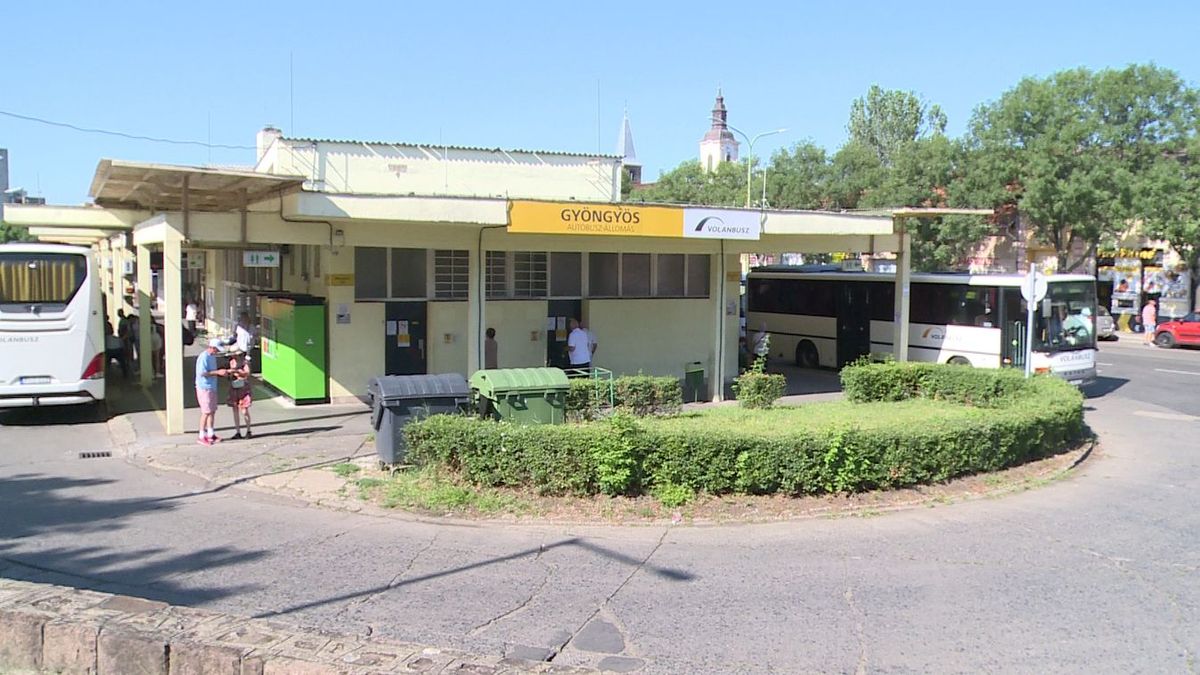 A gyöngyösi buszpályaudvaron késeléssel fenyegettek meg egy férfit