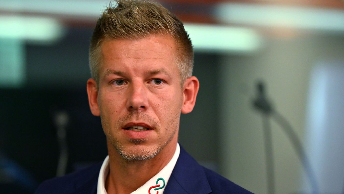 Titokzatos háttérember bukkant fel Magyar Péter mögött