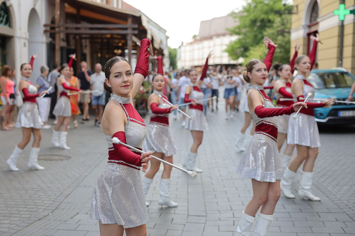A Top 5 galéria egyike az Egri Majorette Egyesület nyárindító show-ja