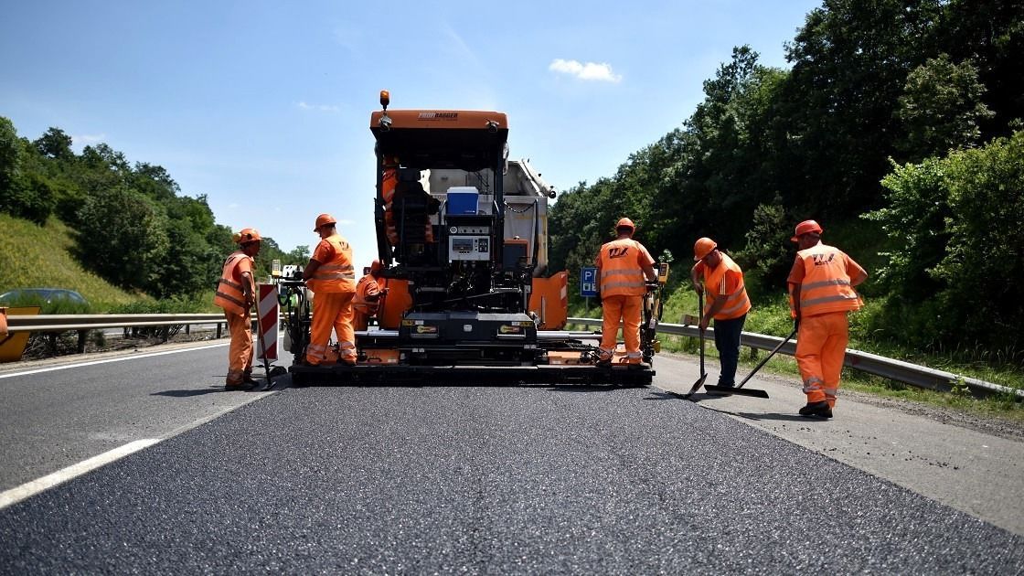 Autópálya felújítás az M7-esen a nyaralószezonban nem zavarja a közlekedést