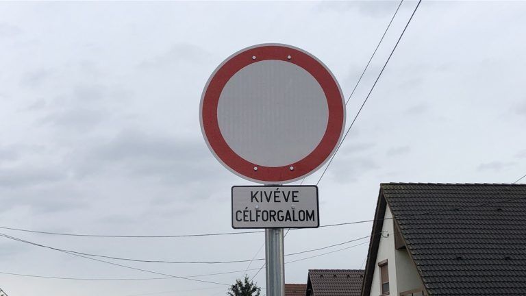 közlekedési tábla, kivéve célforgalom