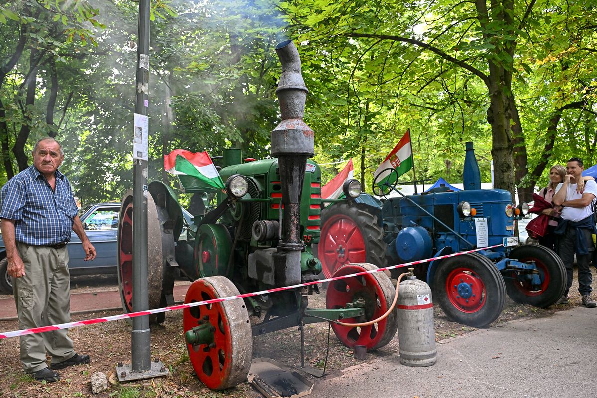 Az Egri Bor Ünnepe muzeális traktorokkal is megtelt