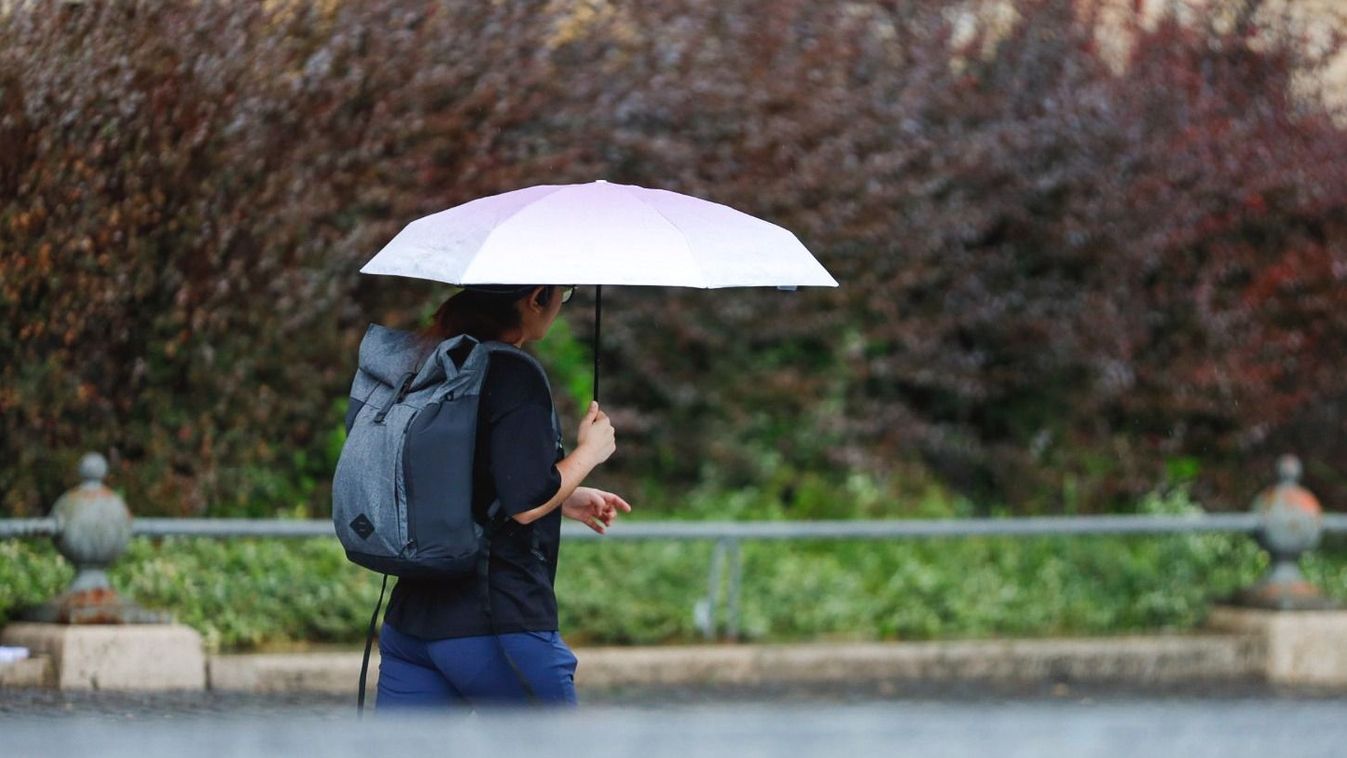 Vigyázat! Érdemes esernyőt is pakolni – felhőszakadás miatt vészjelzés van érvényben Hevesre