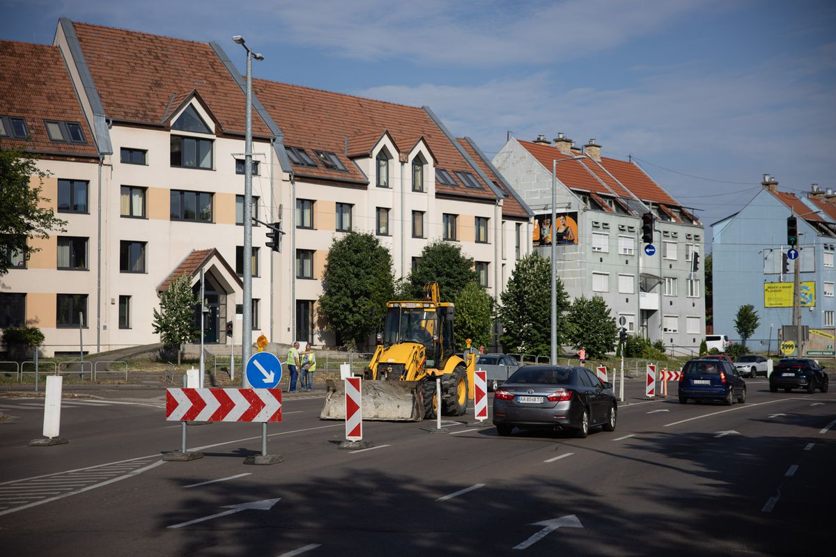 Már elkezdték a csomópontban a felújítási munkát, a 25-ös főút mentén is teljesen megújul majd a hálózat