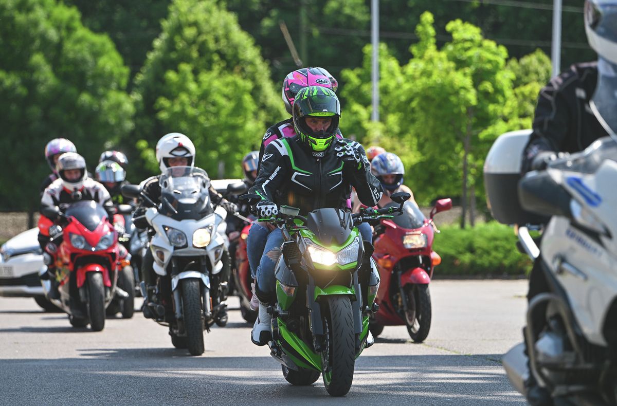 Motoros balesetekben elhunyt társaikra emlékeztek a motoros felvonuláson