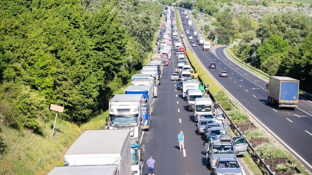 Az M3-ason munkálatok miatt torlódik a forgalom