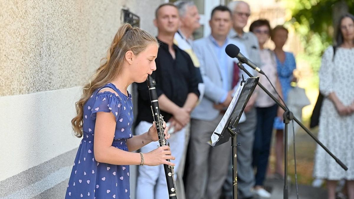 Emléktáblát avattak Szepesi Györgynek, a bárzenész fesztiválon Singh Viki és Peter Šrámek is fellép Foró: Lénárt Márton/heol.hu