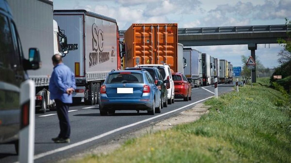 Már megint az elátkozott M3-as, egy kamion és egy kisbusz is összetört kedden