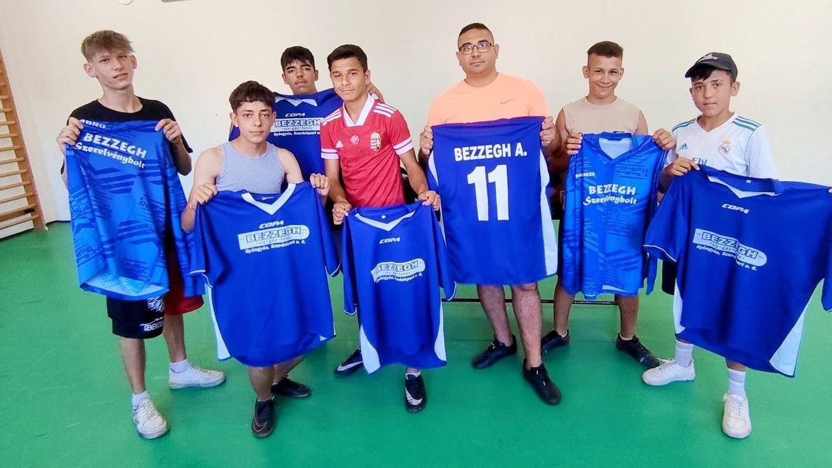 Botos Ervin (11) és a klub tagjai hálás köszönettel tartoznak Bezzegh Attilának